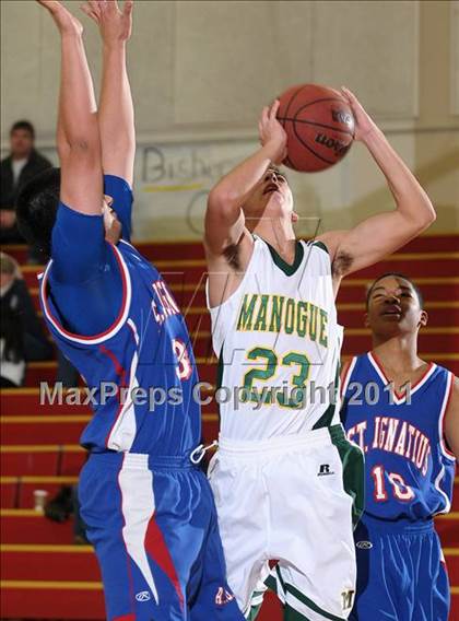 Thumbnail 3 in St. Ignatius vs. Bishop Manogue (Father Barry Christmas Classic) photogallery.