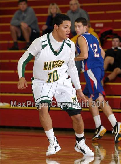 Thumbnail 2 in St. Ignatius vs. Bishop Manogue (Father Barry Christmas Classic) photogallery.