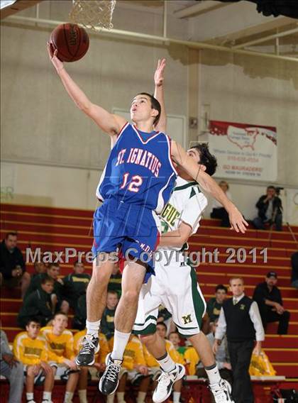 Thumbnail 3 in St. Ignatius vs. Bishop Manogue (Father Barry Christmas Classic) photogallery.