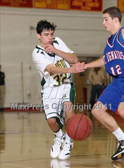 Thumbnail 3 in St. Ignatius vs. Bishop Manogue (Father Barry Christmas Classic) photogallery.