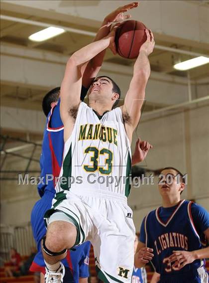 Thumbnail 2 in St. Ignatius vs. Bishop Manogue (Father Barry Christmas Classic) photogallery.