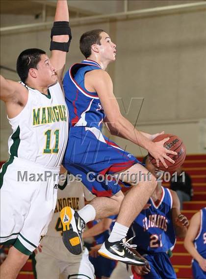 Thumbnail 1 in St. Ignatius vs. Bishop Manogue (Father Barry Christmas Classic) photogallery.