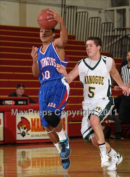 Thumbnail 2 in St. Ignatius vs. Bishop Manogue (Father Barry Christmas Classic) photogallery.