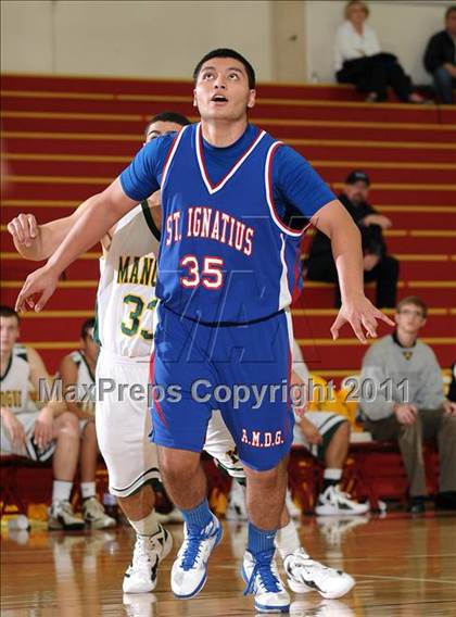 Thumbnail 1 in St. Ignatius vs. Bishop Manogue (Father Barry Christmas Classic) photogallery.