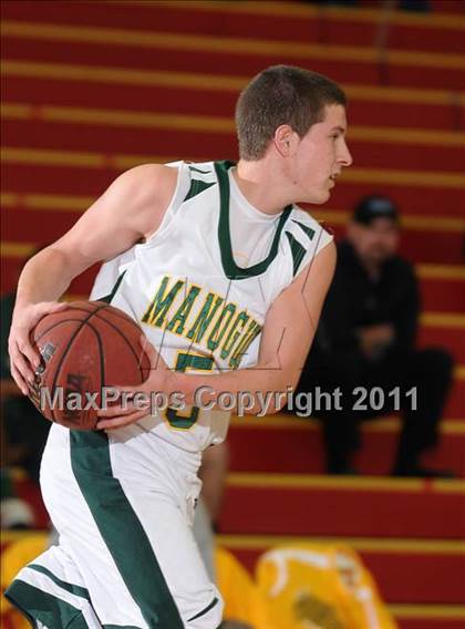 Thumbnail 2 in St. Ignatius vs. Bishop Manogue (Father Barry Christmas Classic) photogallery.