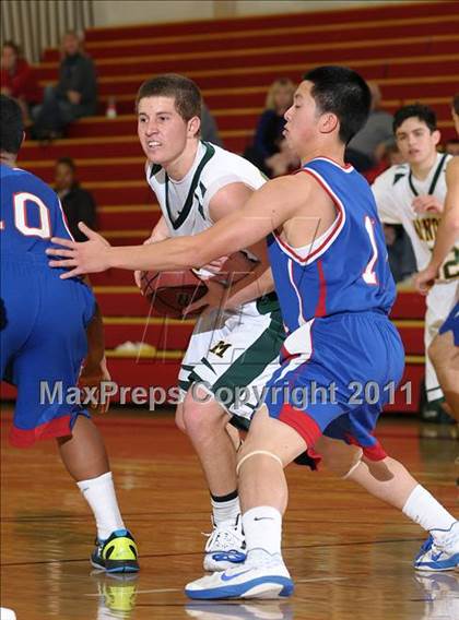 Thumbnail 1 in St. Ignatius vs. Bishop Manogue (Father Barry Christmas Classic) photogallery.