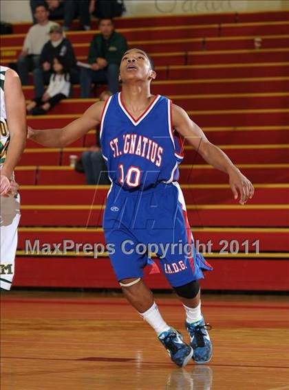 Thumbnail 3 in St. Ignatius vs. Bishop Manogue (Father Barry Christmas Classic) photogallery.