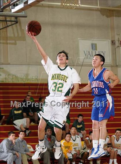 Thumbnail 2 in St. Ignatius vs. Bishop Manogue (Father Barry Christmas Classic) photogallery.