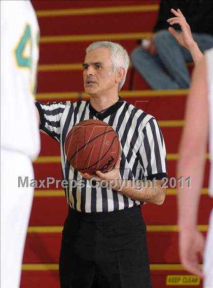 Thumbnail 1 in St. Ignatius vs. Bishop Manogue (Father Barry Christmas Classic) photogallery.