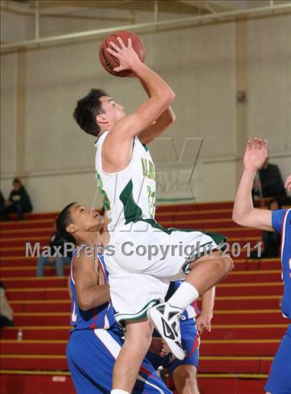 Thumbnail 2 in St. Ignatius vs. Bishop Manogue (Father Barry Christmas Classic) photogallery.