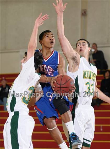 Thumbnail 3 in St. Ignatius vs. Bishop Manogue (Father Barry Christmas Classic) photogallery.
