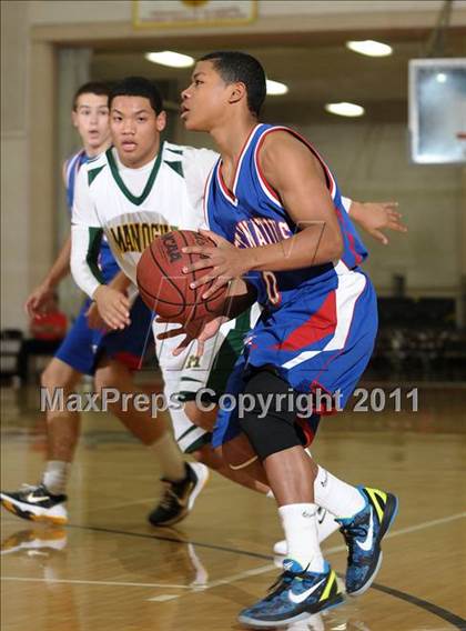 Thumbnail 3 in St. Ignatius vs. Bishop Manogue (Father Barry Christmas Classic) photogallery.
