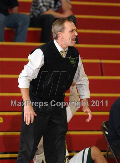 Thumbnail 3 in St. Ignatius vs. Bishop Manogue (Father Barry Christmas Classic) photogallery.