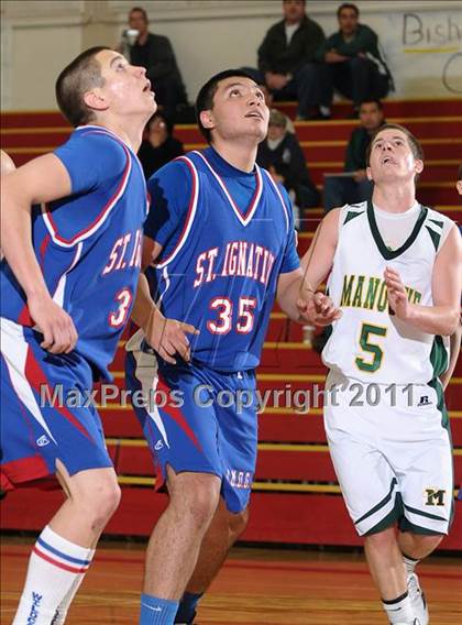 Thumbnail 2 in St. Ignatius vs. Bishop Manogue (Father Barry Christmas Classic) photogallery.