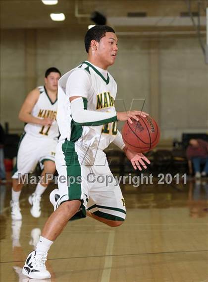 Thumbnail 2 in St. Ignatius vs. Bishop Manogue (Father Barry Christmas Classic) photogallery.