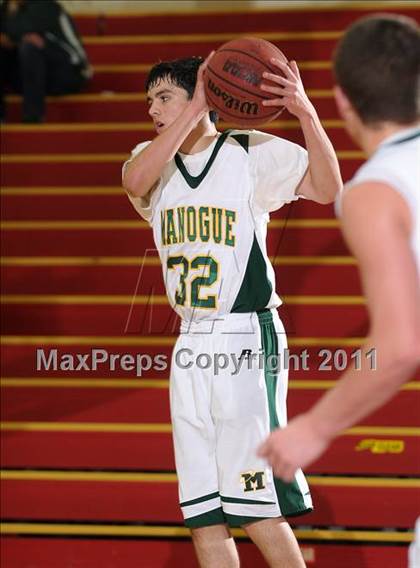 Thumbnail 3 in St. Ignatius vs. Bishop Manogue (Father Barry Christmas Classic) photogallery.