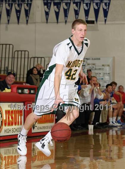 Thumbnail 1 in St. Ignatius vs. Bishop Manogue (Father Barry Christmas Classic) photogallery.