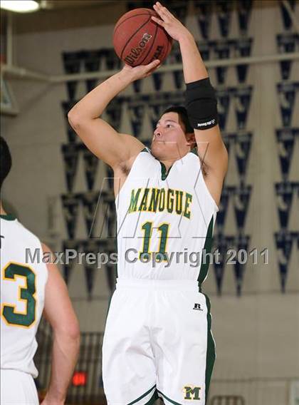 Thumbnail 3 in St. Ignatius vs. Bishop Manogue (Father Barry Christmas Classic) photogallery.