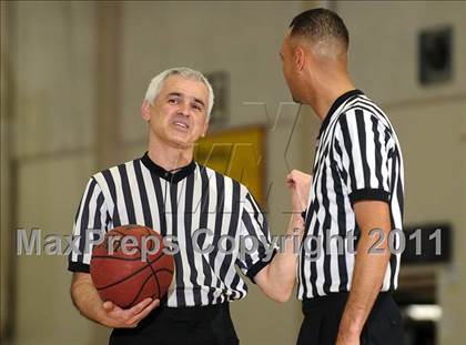 Thumbnail 1 in St. Ignatius vs. Bishop Manogue (Father Barry Christmas Classic) photogallery.