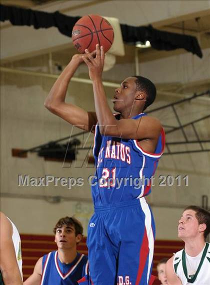 Thumbnail 3 in St. Ignatius vs. Bishop Manogue (Father Barry Christmas Classic) photogallery.