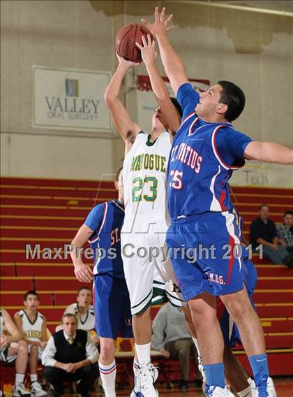 Thumbnail 3 in St. Ignatius vs. Bishop Manogue (Father Barry Christmas Classic) photogallery.