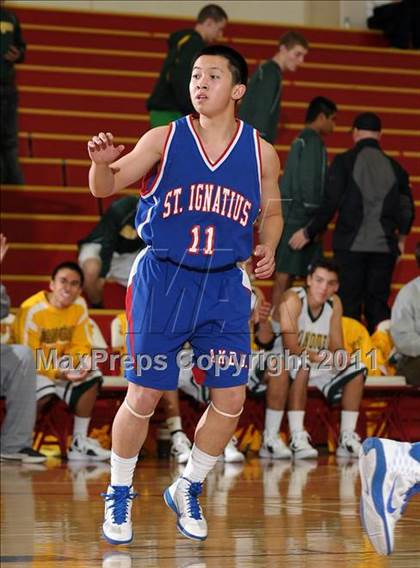 Thumbnail 3 in St. Ignatius vs. Bishop Manogue (Father Barry Christmas Classic) photogallery.