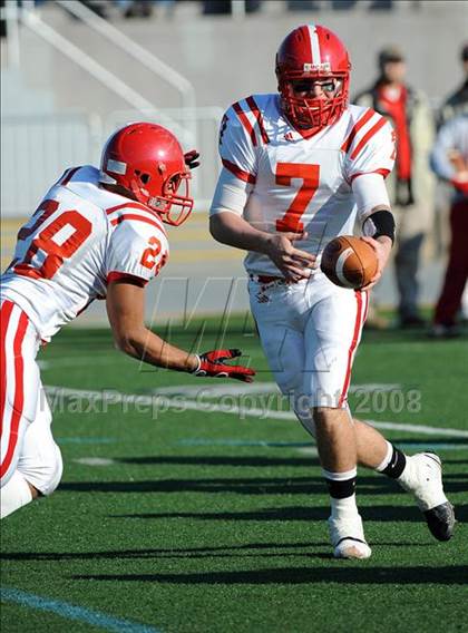 Thumbnail 3 in Mount Carmel vs. Lancaster Catholic (PIAA District 3 Quarterfinals) photogallery.