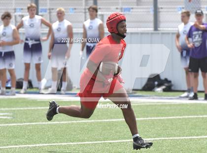 Thumbnail 3 in Mater Dei vs. Carlsbad  (Brave 8 Invitational) photogallery.
