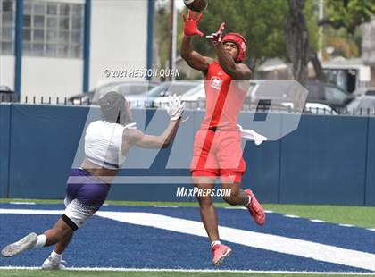 Thumbnail 2 in Mater Dei vs. Carlsbad  (Brave 8 Invitational) photogallery.