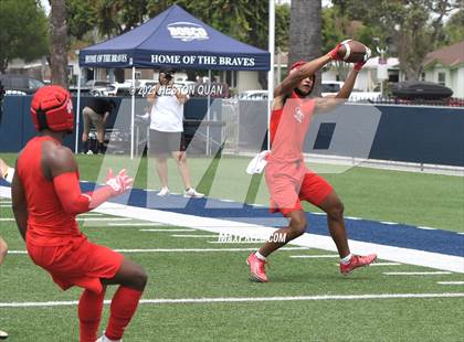Thumbnail 2 in Mater Dei vs. Carlsbad  (Brave 8 Invitational) photogallery.