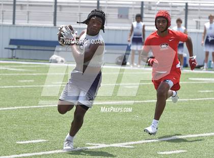 Thumbnail 2 in Mater Dei vs. Carlsbad  (Brave 8 Invitational) photogallery.
