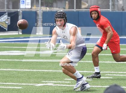 Thumbnail 1 in Mater Dei vs. Carlsbad  (Brave 8 Invitational) photogallery.
