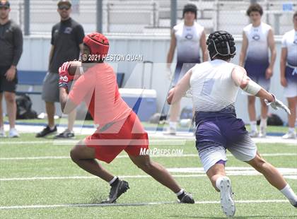 Thumbnail 1 in Mater Dei vs. Carlsbad  (Brave 8 Invitational) photogallery.