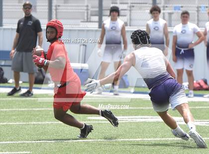 Thumbnail 3 in Mater Dei vs. Carlsbad  (Brave 8 Invitational) photogallery.