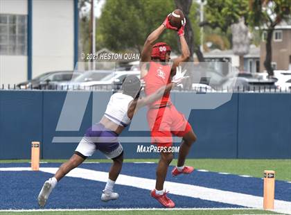 Thumbnail 3 in Mater Dei vs. Carlsbad  (Brave 8 Invitational) photogallery.
