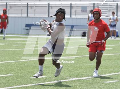 Thumbnail 3 in Mater Dei vs. Carlsbad  (Brave 8 Invitational) photogallery.