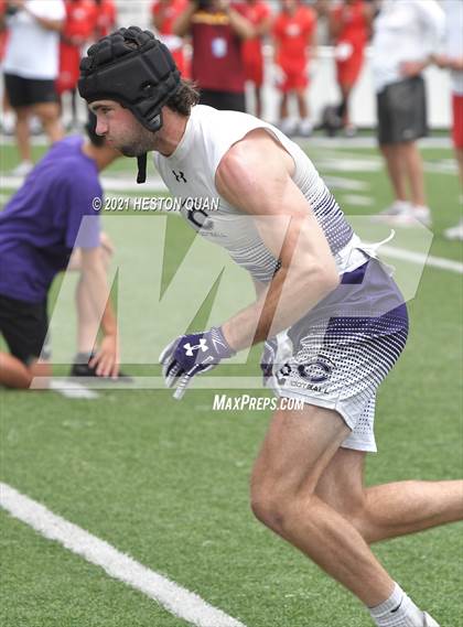 Thumbnail 3 in Mater Dei vs. Carlsbad  (Brave 8 Invitational) photogallery.