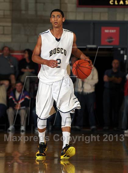Thumbnail 1 in St. John Bosco vs. Long Beach Poly (Nike Extravaganza) photogallery.