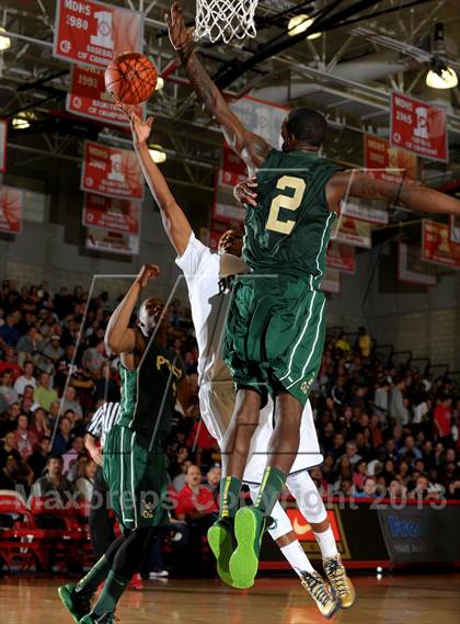 Thumbnail 2 in St. John Bosco vs. Long Beach Poly (Nike Extravaganza) photogallery.
