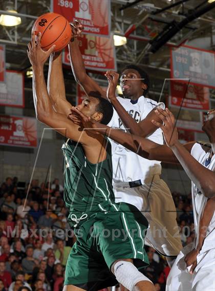 Thumbnail 2 in St. John Bosco vs. Long Beach Poly (Nike Extravaganza) photogallery.