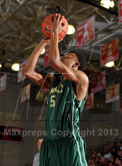 Thumbnail 1 in St. John Bosco vs. Long Beach Poly (Nike Extravaganza) photogallery.