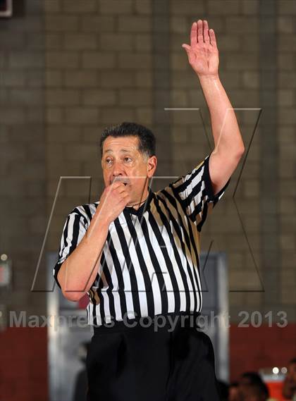 Thumbnail 3 in St. John Bosco vs. Long Beach Poly (Nike Extravaganza) photogallery.