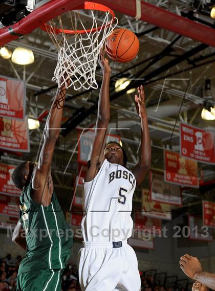 Thumbnail 3 in St. John Bosco vs. Long Beach Poly (Nike Extravaganza) photogallery.