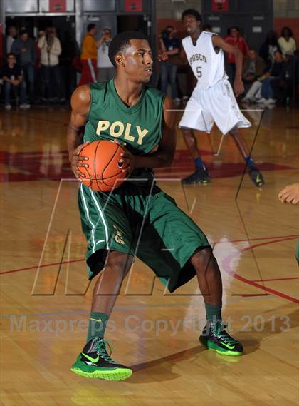 Thumbnail 2 in St. John Bosco vs. Long Beach Poly (Nike Extravaganza) photogallery.