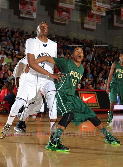 Thumbnail 3 in St. John Bosco vs. Long Beach Poly (Nike Extravaganza) photogallery.