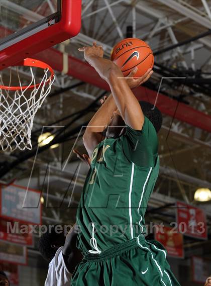 Thumbnail 2 in St. John Bosco vs. Long Beach Poly (Nike Extravaganza) photogallery.