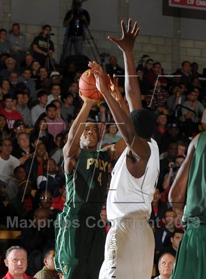 Thumbnail 1 in St. John Bosco vs. Long Beach Poly (Nike Extravaganza) photogallery.