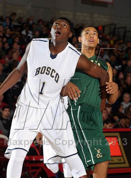 Thumbnail 2 in St. John Bosco vs. Long Beach Poly (Nike Extravaganza) photogallery.