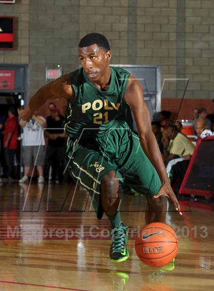 Thumbnail 3 in St. John Bosco vs. Long Beach Poly (Nike Extravaganza) photogallery.