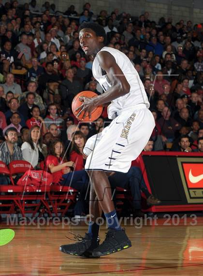 Thumbnail 3 in St. John Bosco vs. Long Beach Poly (Nike Extravaganza) photogallery.